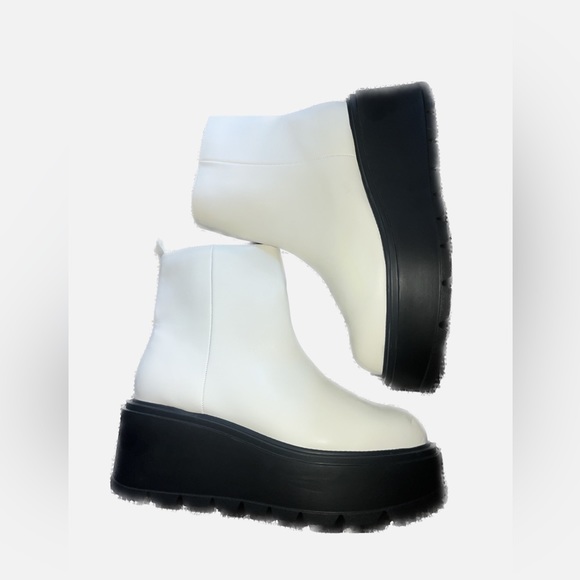 BP. Milo Platform Bootie ( women) white 9.5 NWOT - Picture 5 of 8